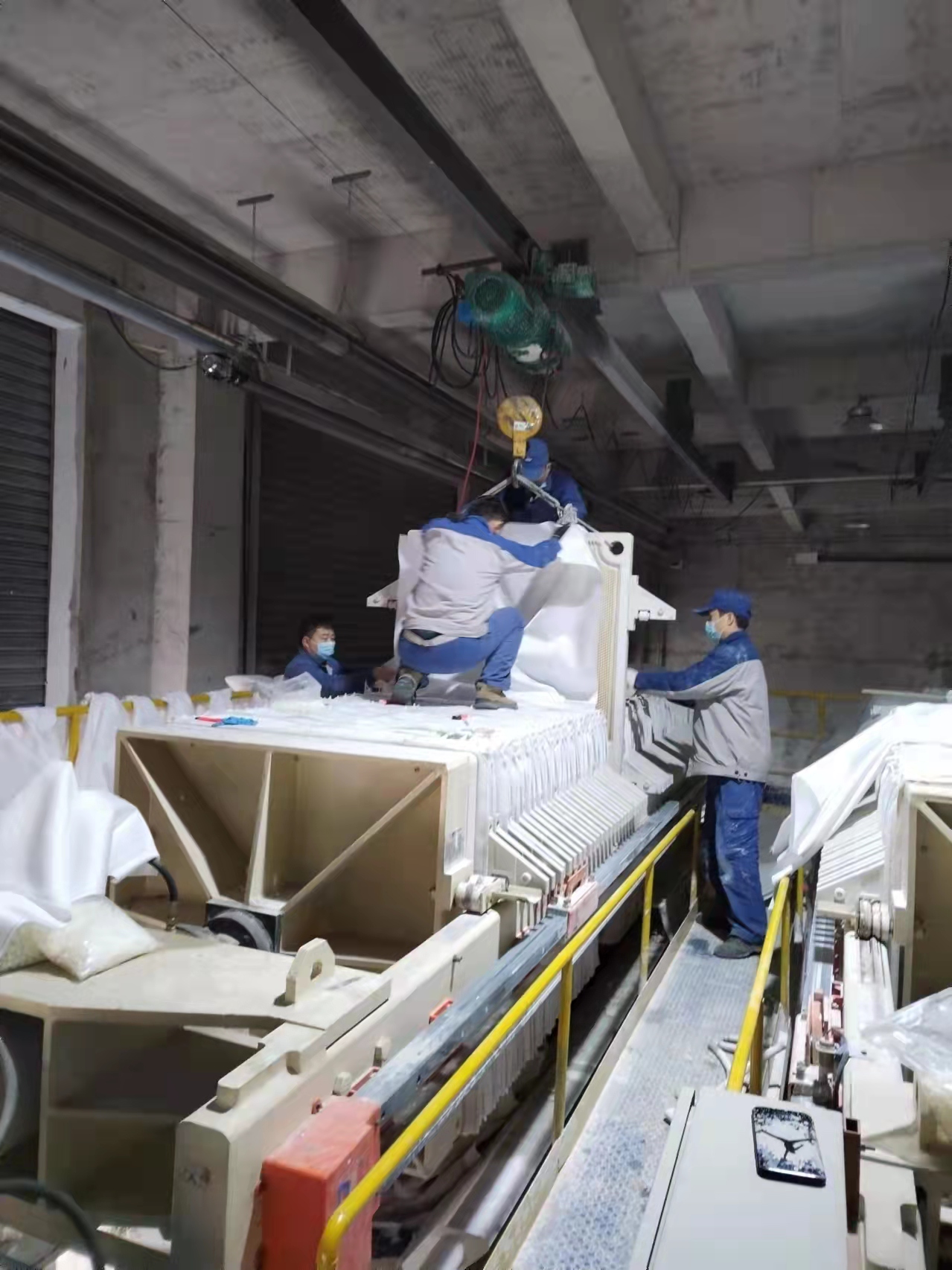 光伏新材料：春寒料峭斗志昂，爭分奪秒換布忙